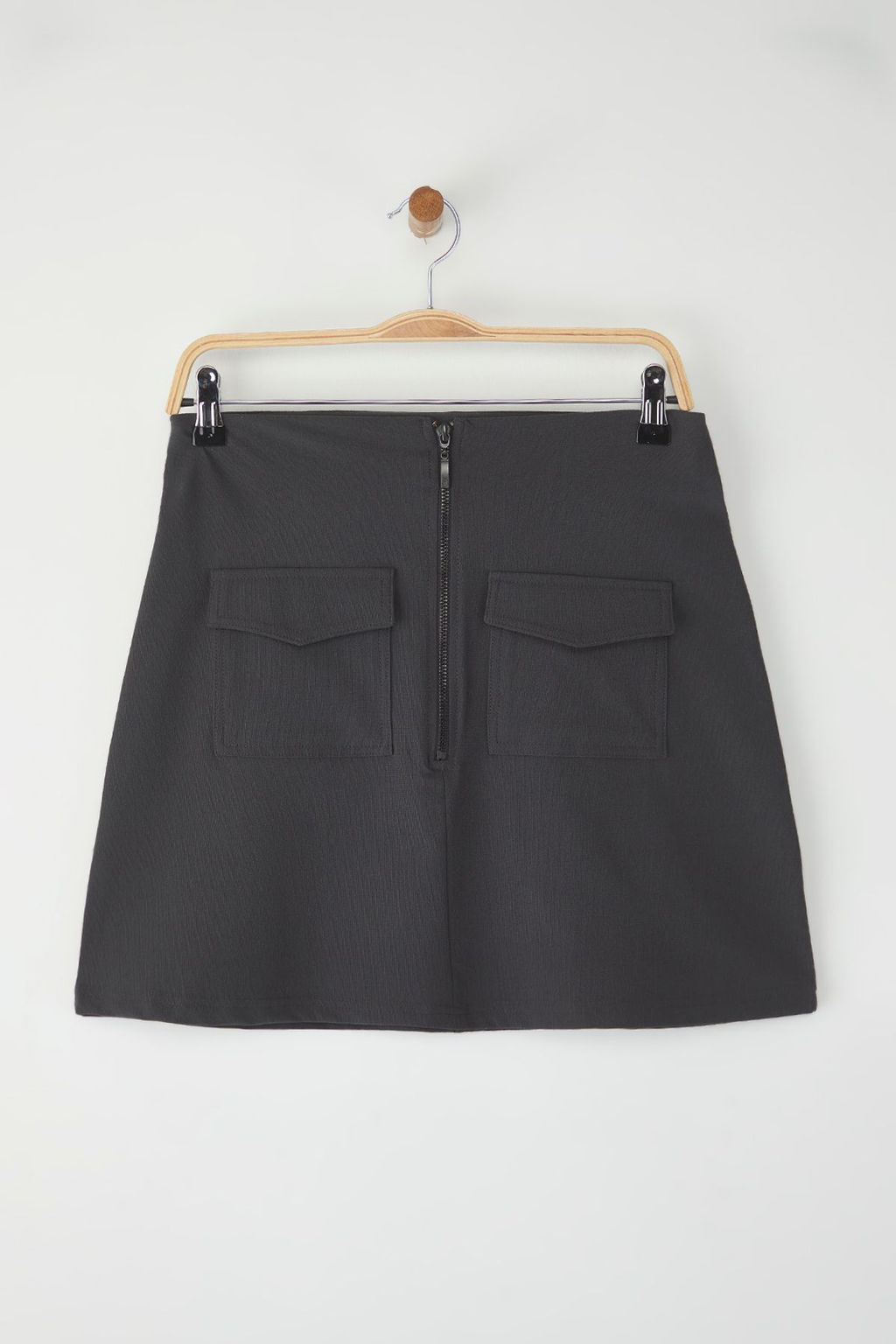 Trendyolmilla Antrasit Fermuarl? ve Cep Detayl? Can Kesim Mini Etek TWOSS25ET00150 фото 5