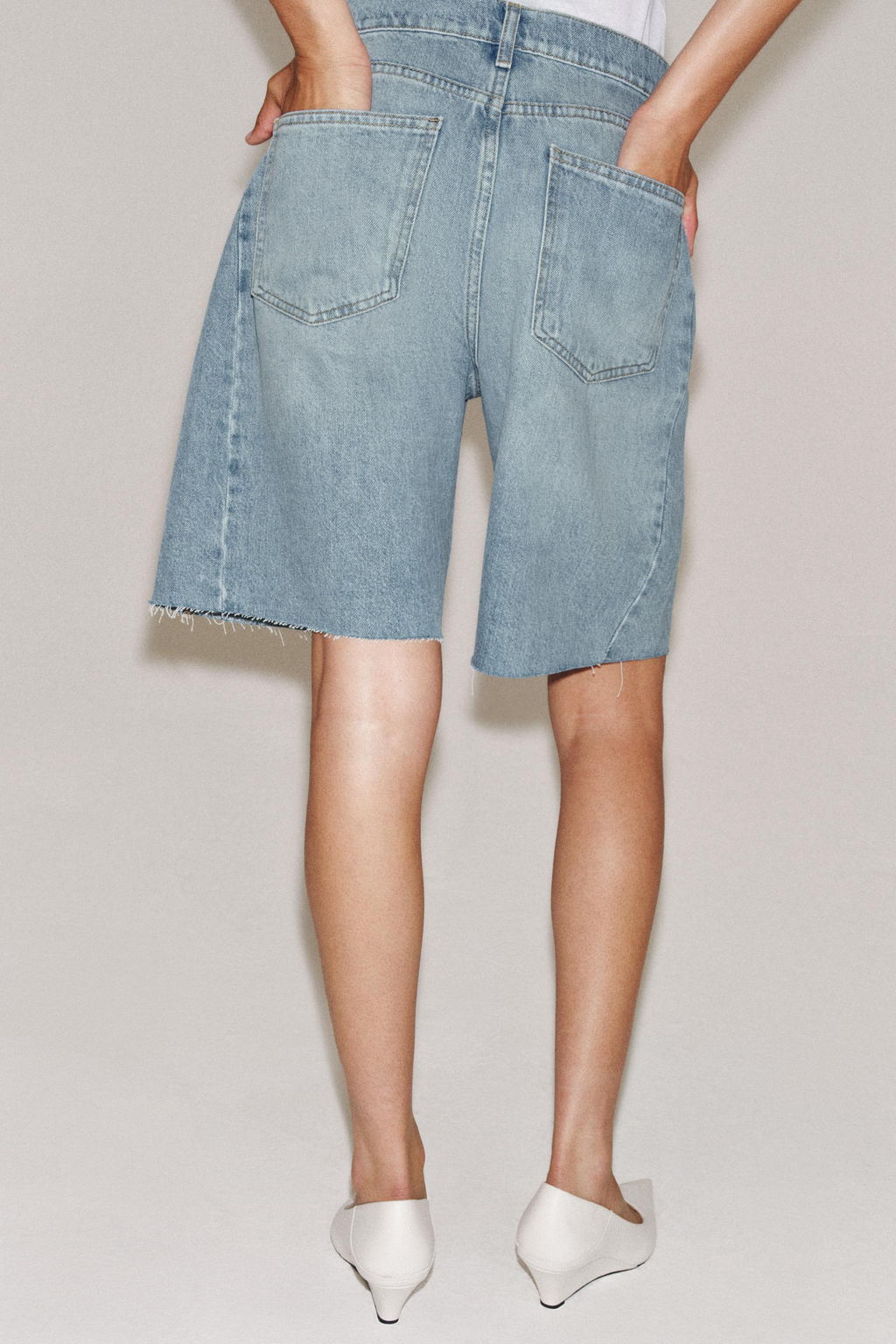 BERMUDA DENIM RELAXED TIRO MEDIO ZW COLLECTION / Azul claro - Zara фото 4
