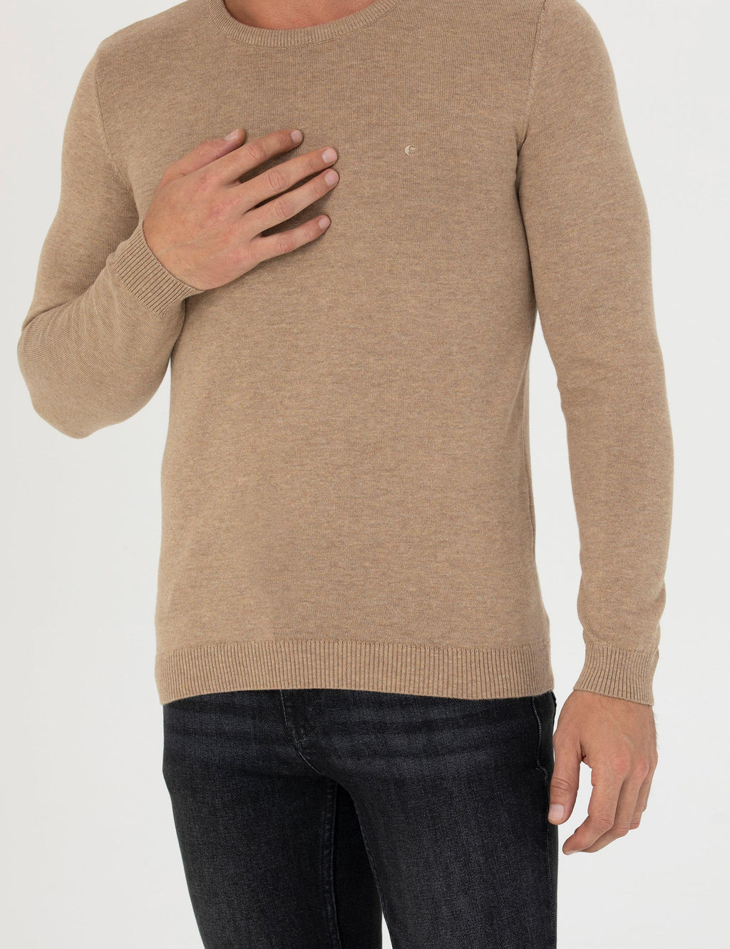 Верблюжий трикотаж приталенного кроя с круглым вырезом - Cacharel фото 6