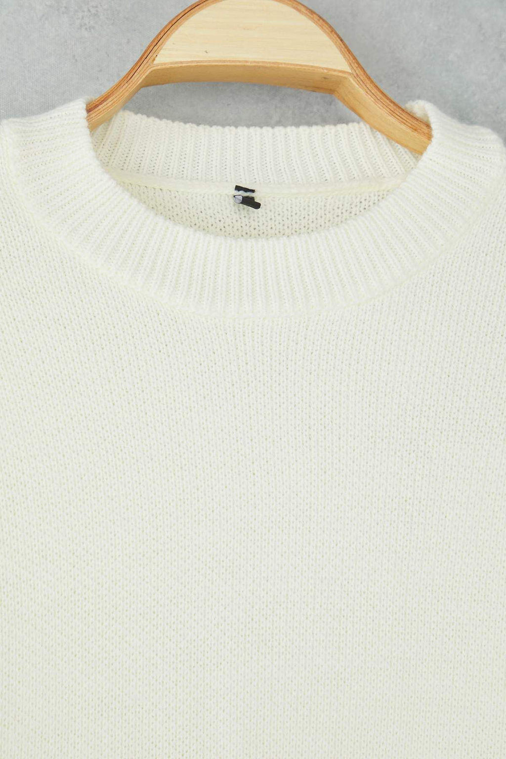 Ekru Oversize/Genis Kal?p Kol Islemeli Triko Kazak TWOAW26KZ00037 - Trendyolmilla фото 7
