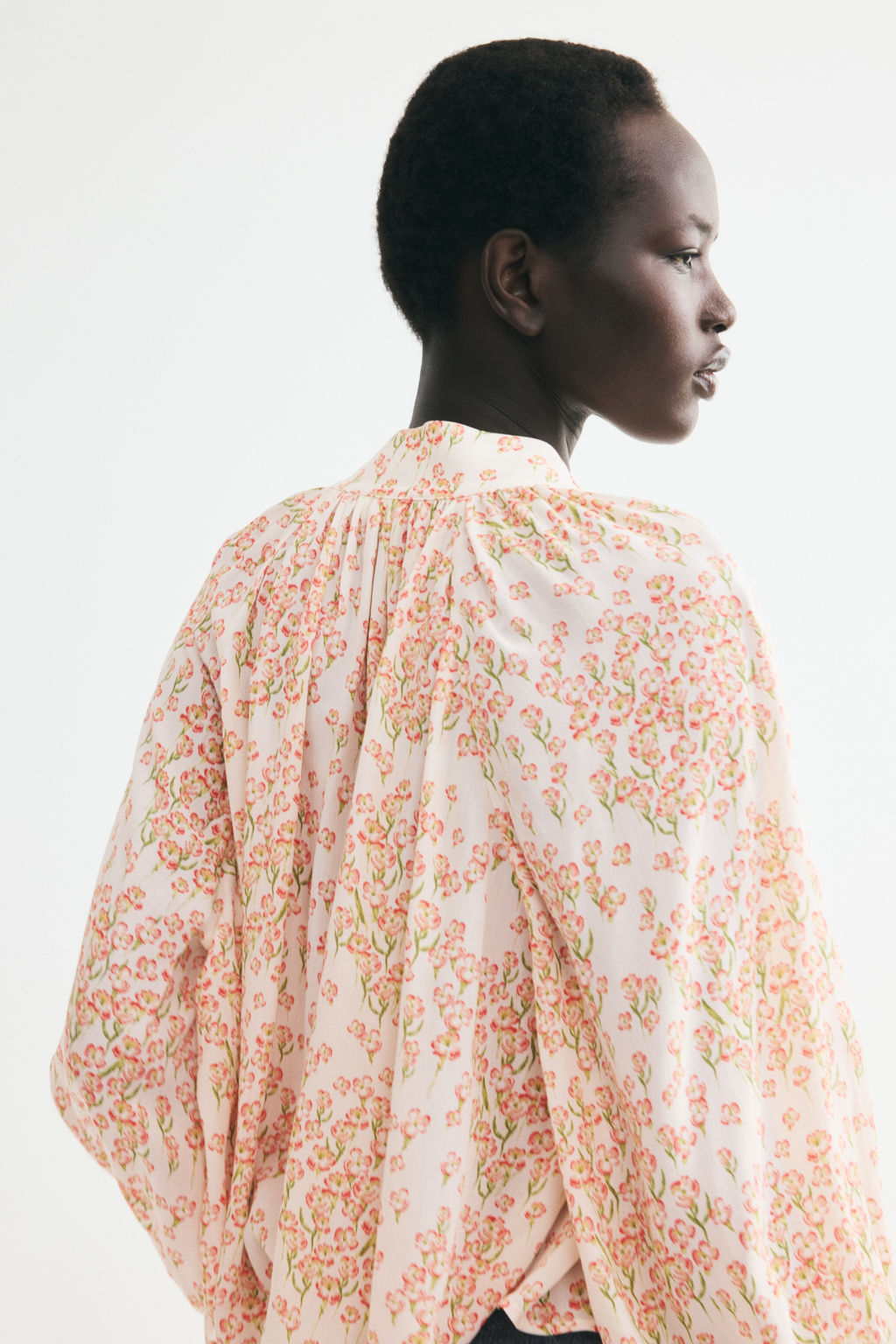 Blusa de viscosa con mangas globo - H&m фото 7