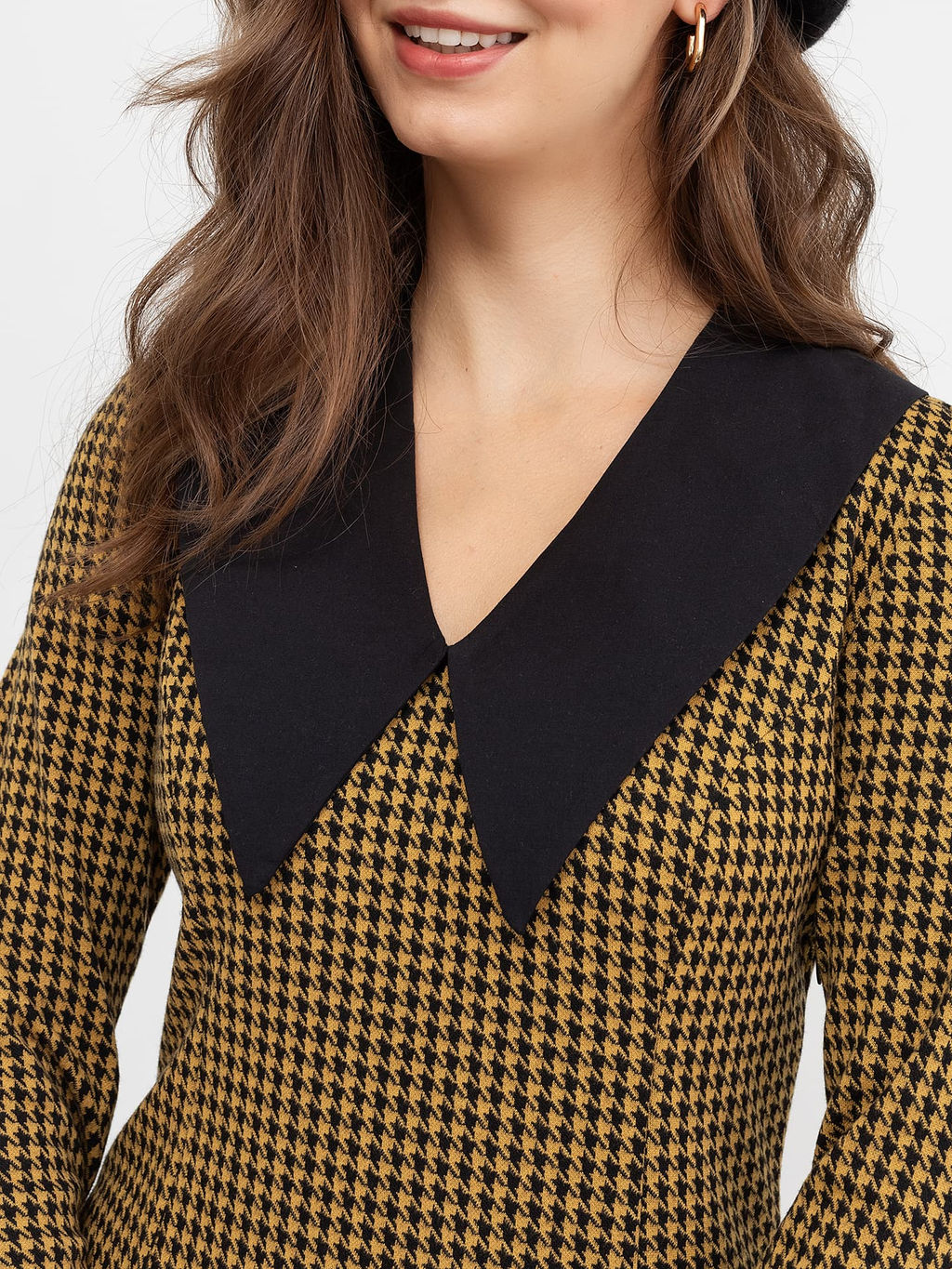 Платье мини с широким воротником