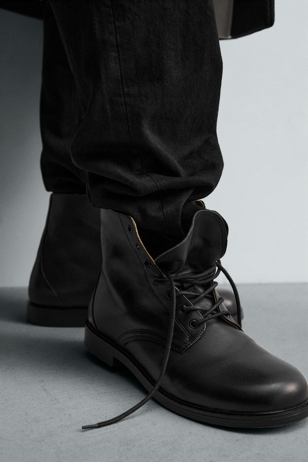 LIMITED EDITION LEATHER LACE-UP BOOTS - Zara фото 3