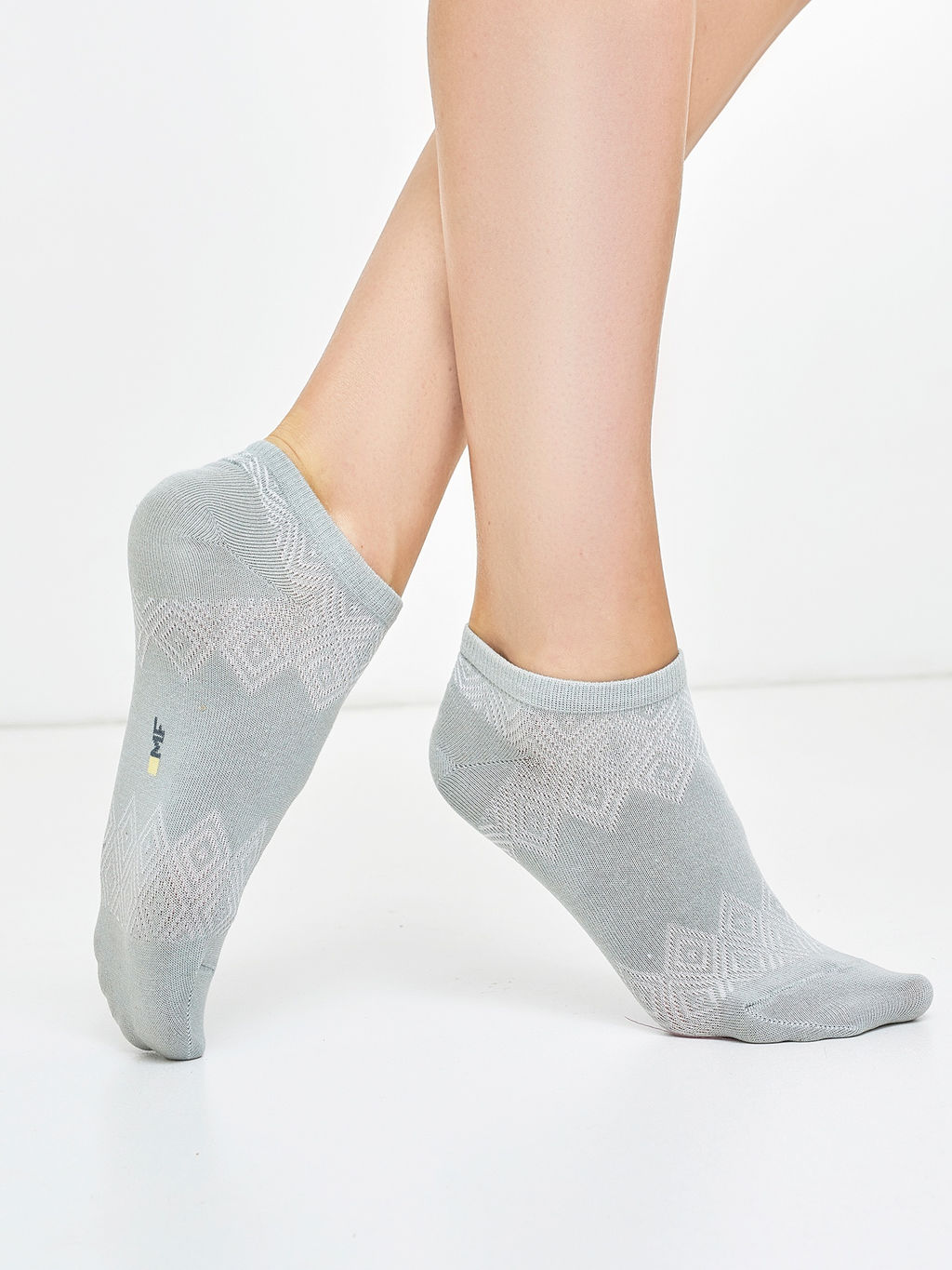 Укороченные женские носки светло-оливкового цвета с ромбиками