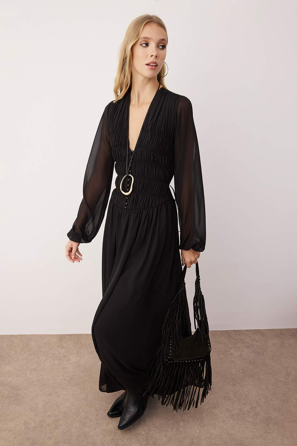 Siyah Buzgu Detayl? V Yakal? Maxi Astarl? Sifon Dokuma Elbise TWOAW26EL00318 - Trendyolmilla фото 2