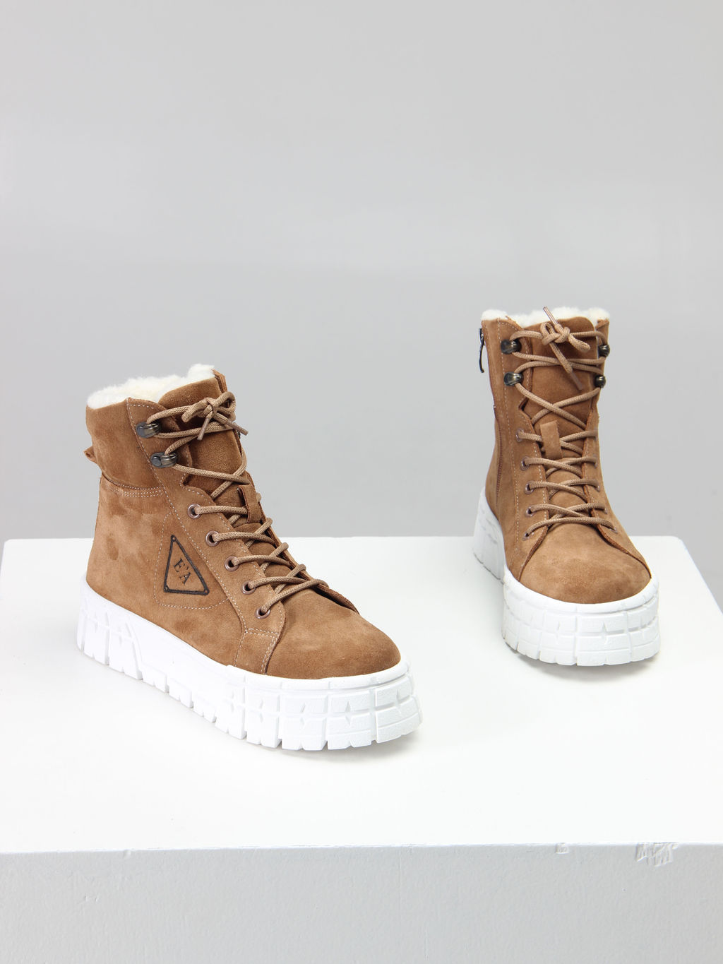 Ботинки 216.212131w. светло-коричневый замша/Байка