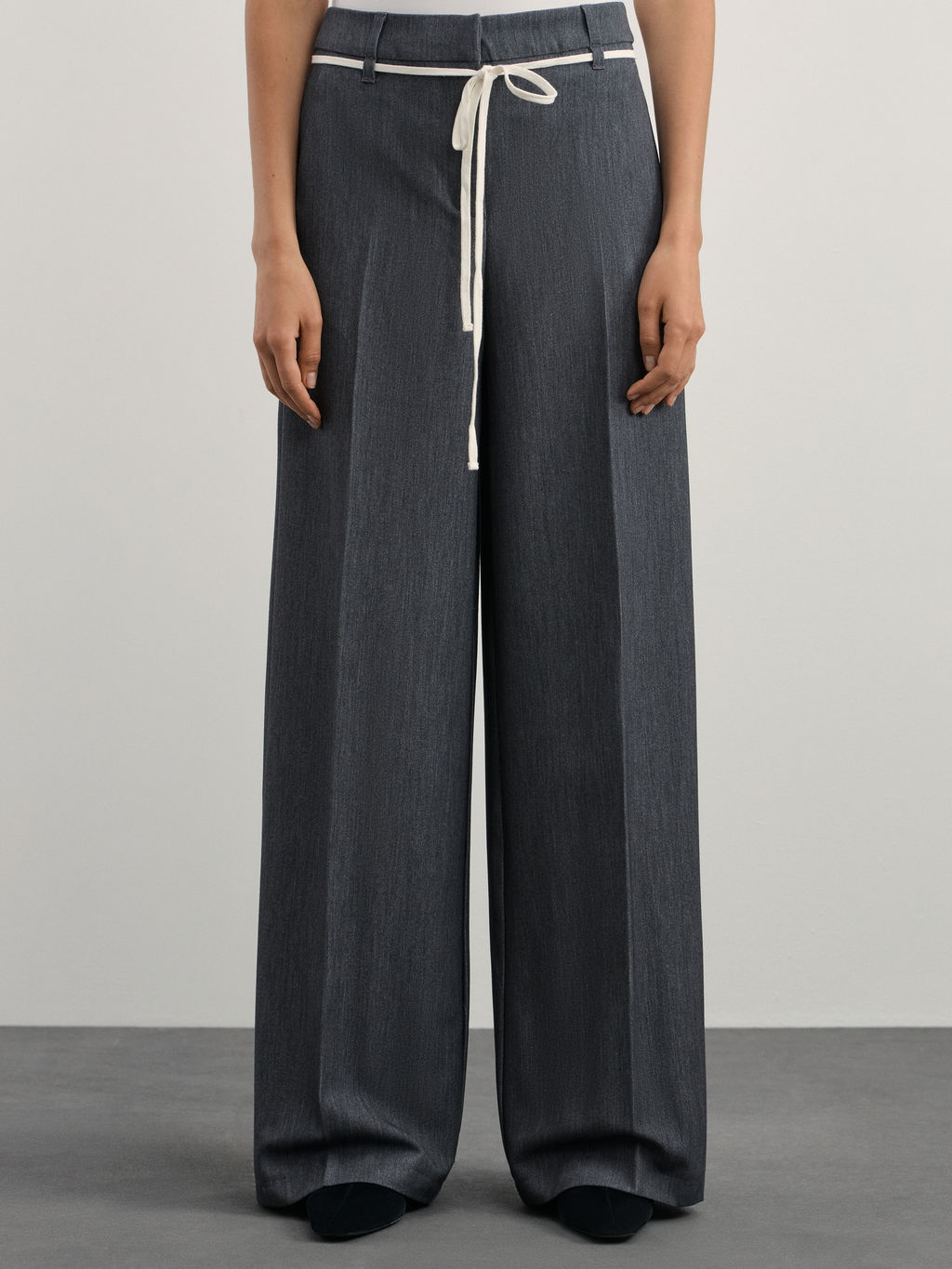 Брюки широкие со шнурком на поясе / Zarina  фото 2