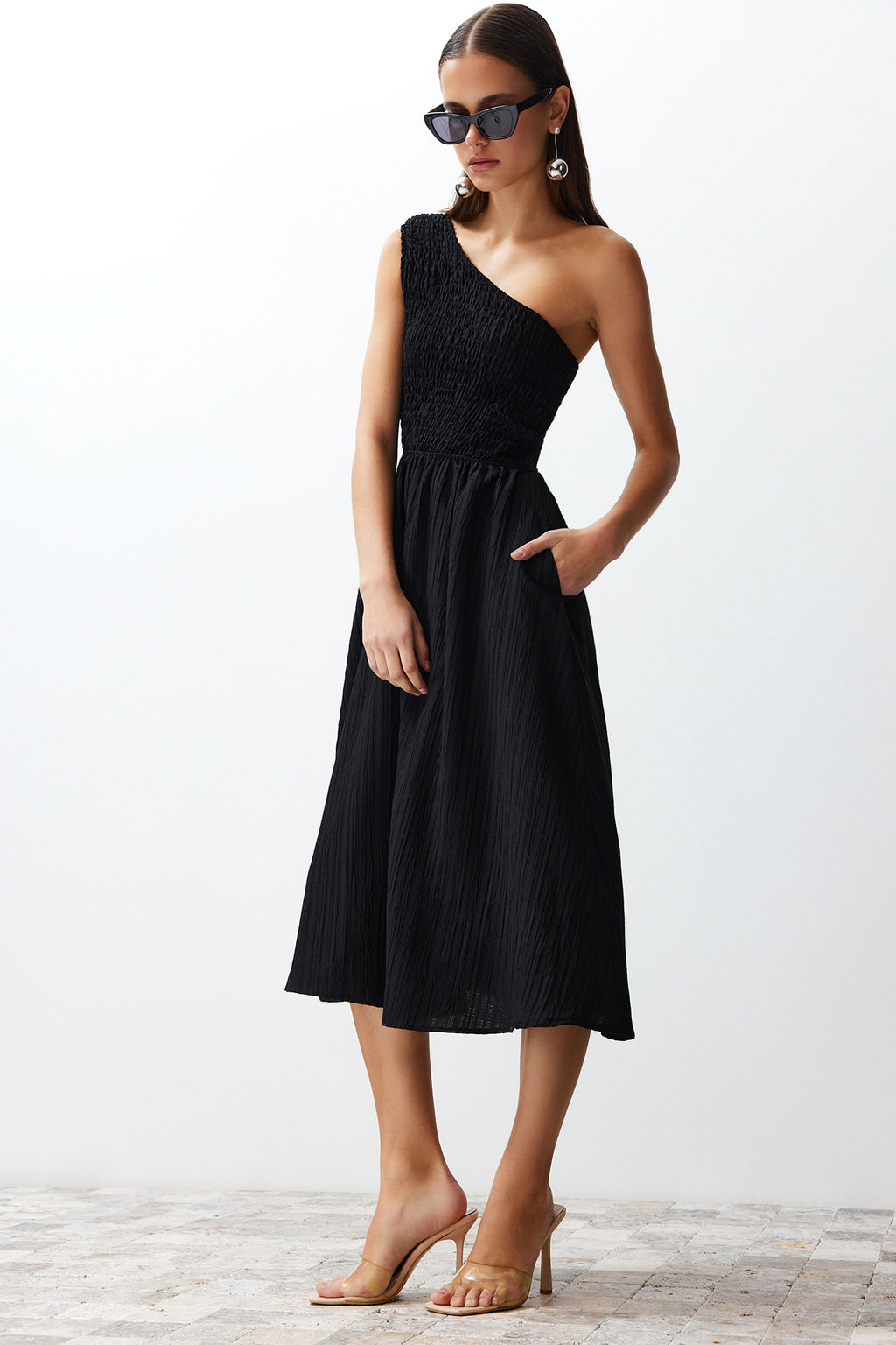 Siyah Belden Ac?lan Ust Bedeni Gipeli Tek Omuz Midi Dokuma Elbise TWOSS23EL01830