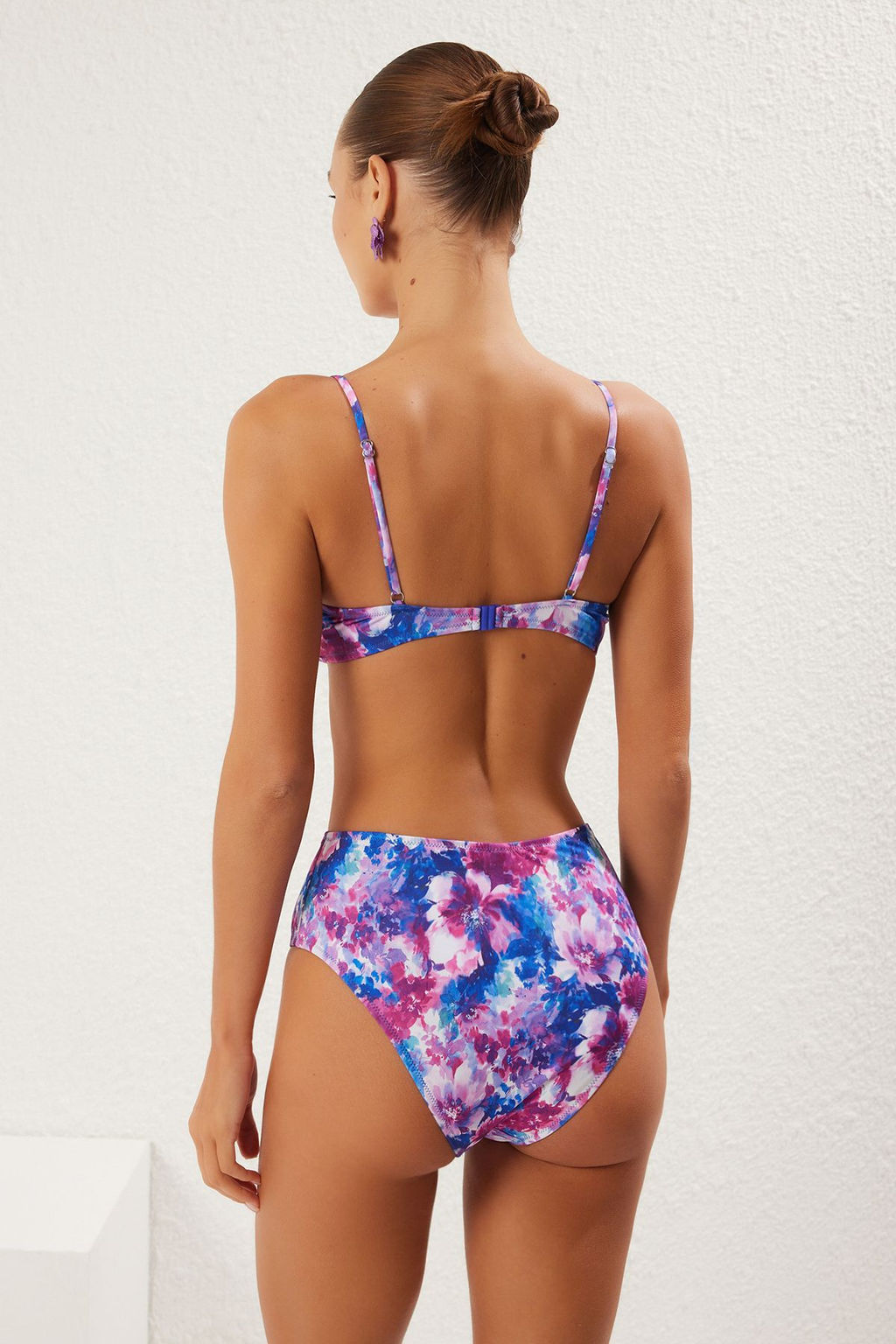 TRENDYOLMILLA Siyah Ucgen Yuksek Bel Regular Bikini Tak?m? TBESS25BT00104  фото 6