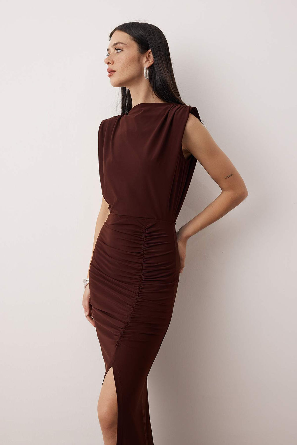 TRENDYOLMILLA Saks Vucuda Oturan Drapeli Dokuma Uzun S?k Abiye Elbise TPRSS24AE00226  фото 13