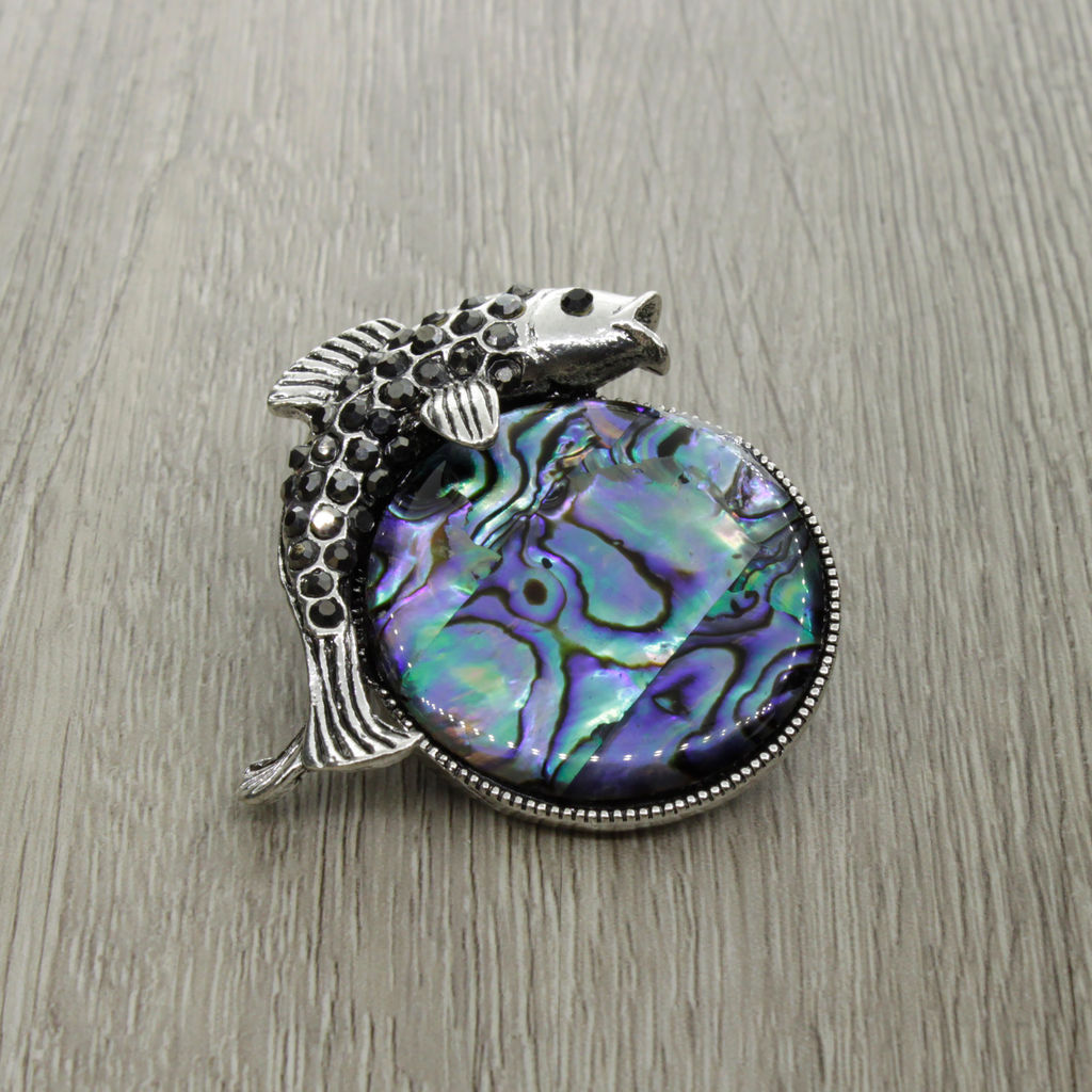 Брошь "Волшебная рыбка" со вставкой из гелиотиса и ювелирного сплава