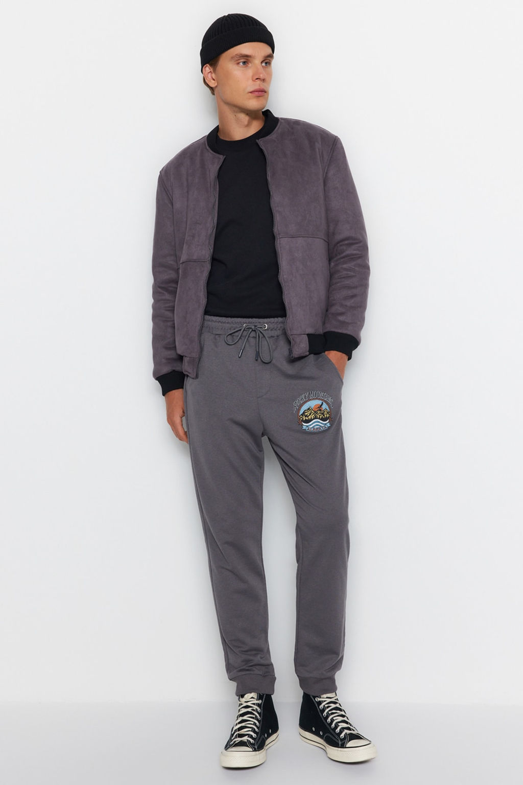 TRENDYOL MAN Antrasit Regular/Normal Kesim Bask?l? Lastik Paca Esofman Alt? TMNAW22EA0528