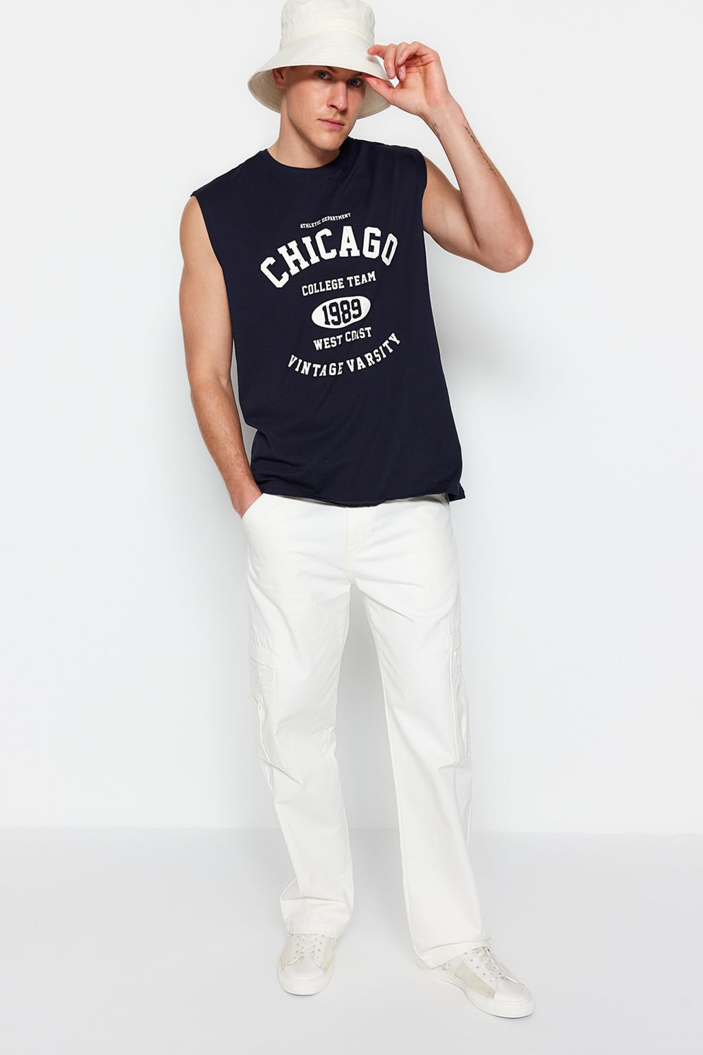 Lacivert Oversize/Genis Kesim Sehir Bask?l? %100 Pamuk Kolsuz T-Shirt/Atlet TMNSS23AL00008