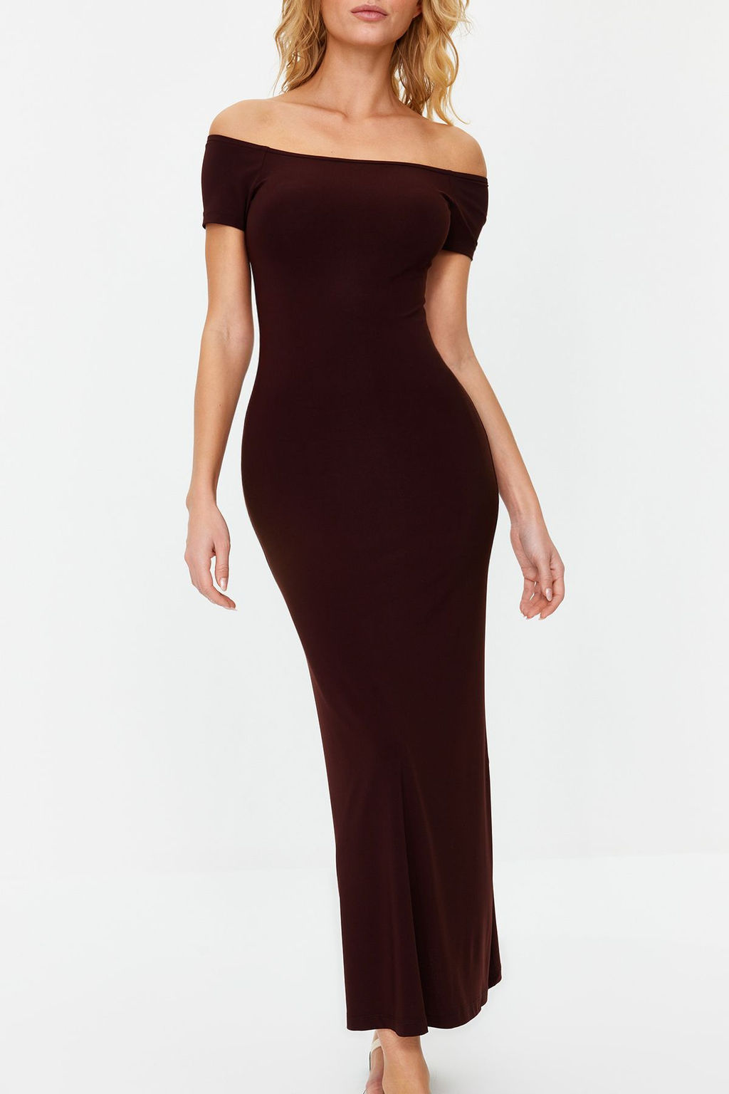 TRENDYOLMILLA Kahverengi Carmen Yaka Fitted/Vucuda Oturan Esnek Orme Maxi Kalem Elbise TWOSS24EL00096 фото 4