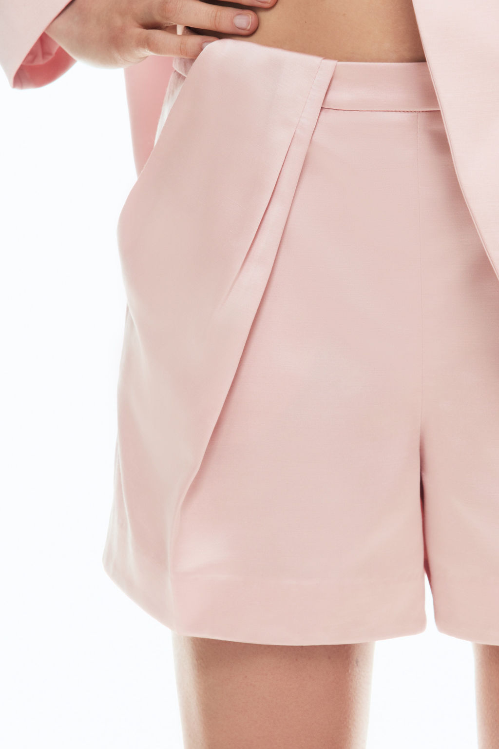Pantal?n corto de sat?n con pliegues - H&m фото 4