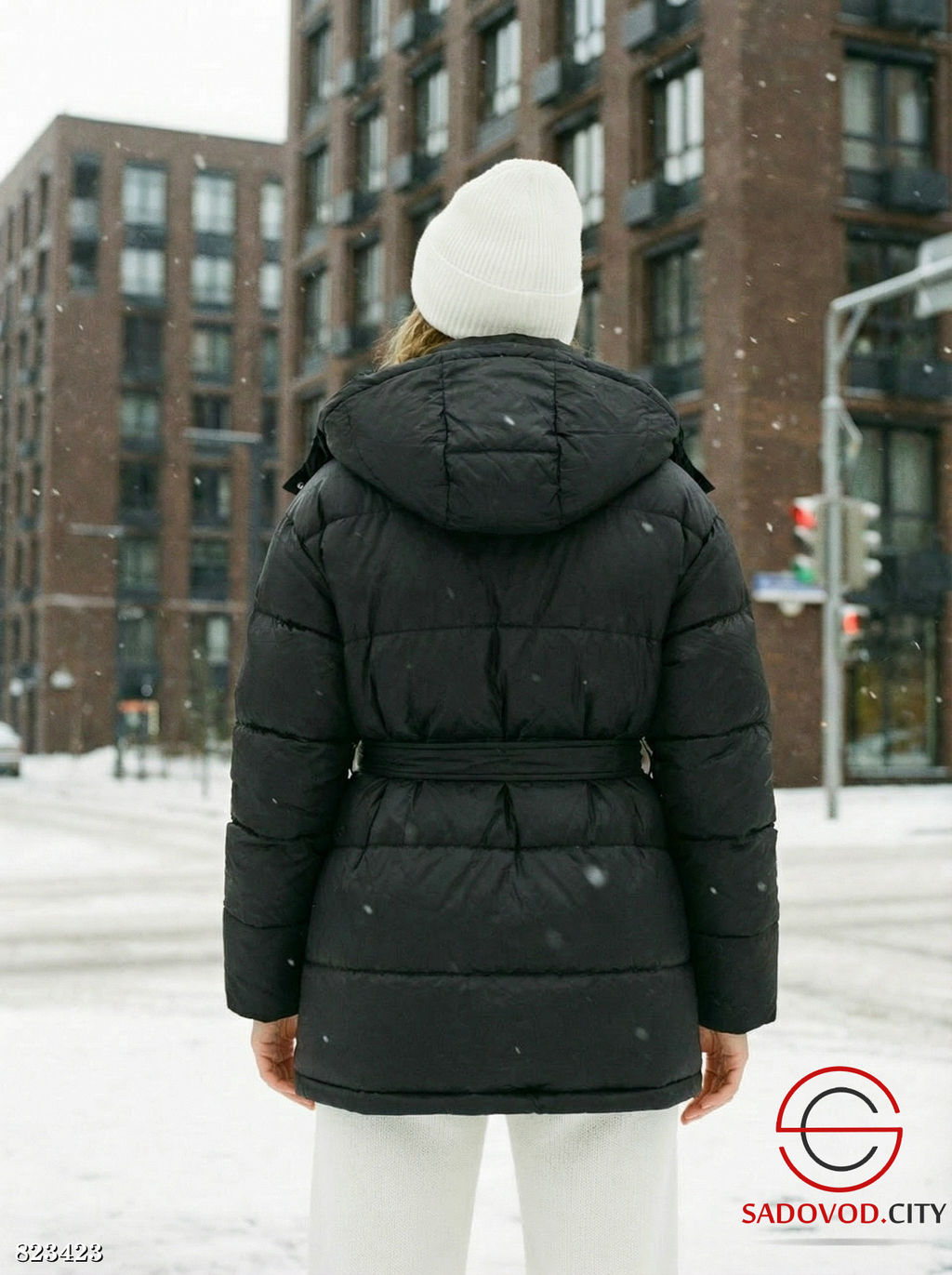 Демисезонная куртка с капюшоном