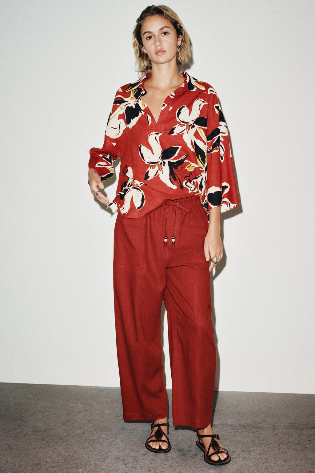 LINEN BLEND TROUSERS WITH BEADED DRAWSTRING