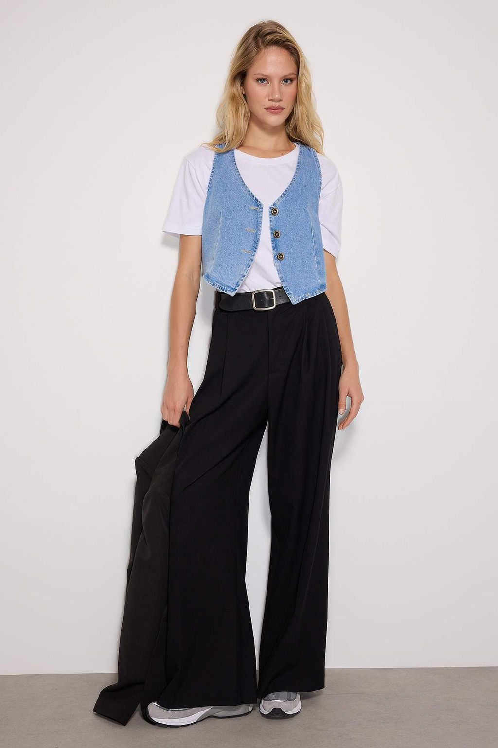 TRENDYOLMILLA Mavi V Yaka Fitted Denim Yelek TWOSS23YE00036  фото 7