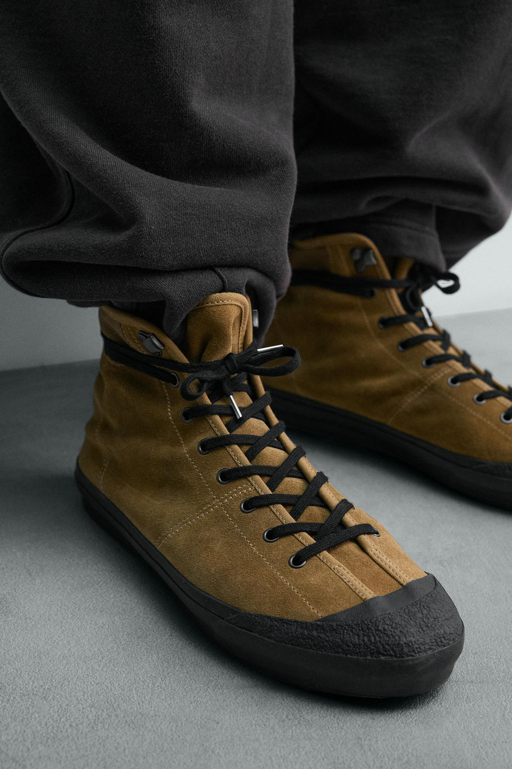 LEATHER HIGH-TOP TRAINERS LIMITED EDITION - Zara фото 3