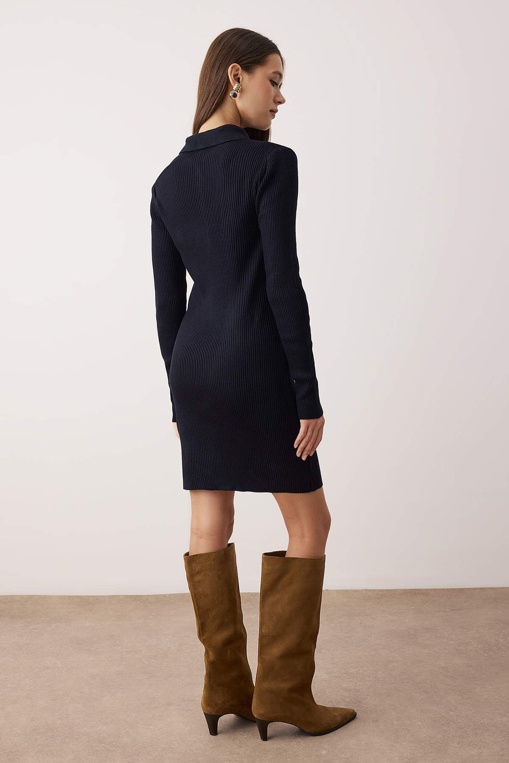 Lacivert Duz K?sa / Mini Polo Yaka Fitted/Vucudu Saran A-line Triko Elbise TWOAW26EL00154 - Trendyolmilla фото 4