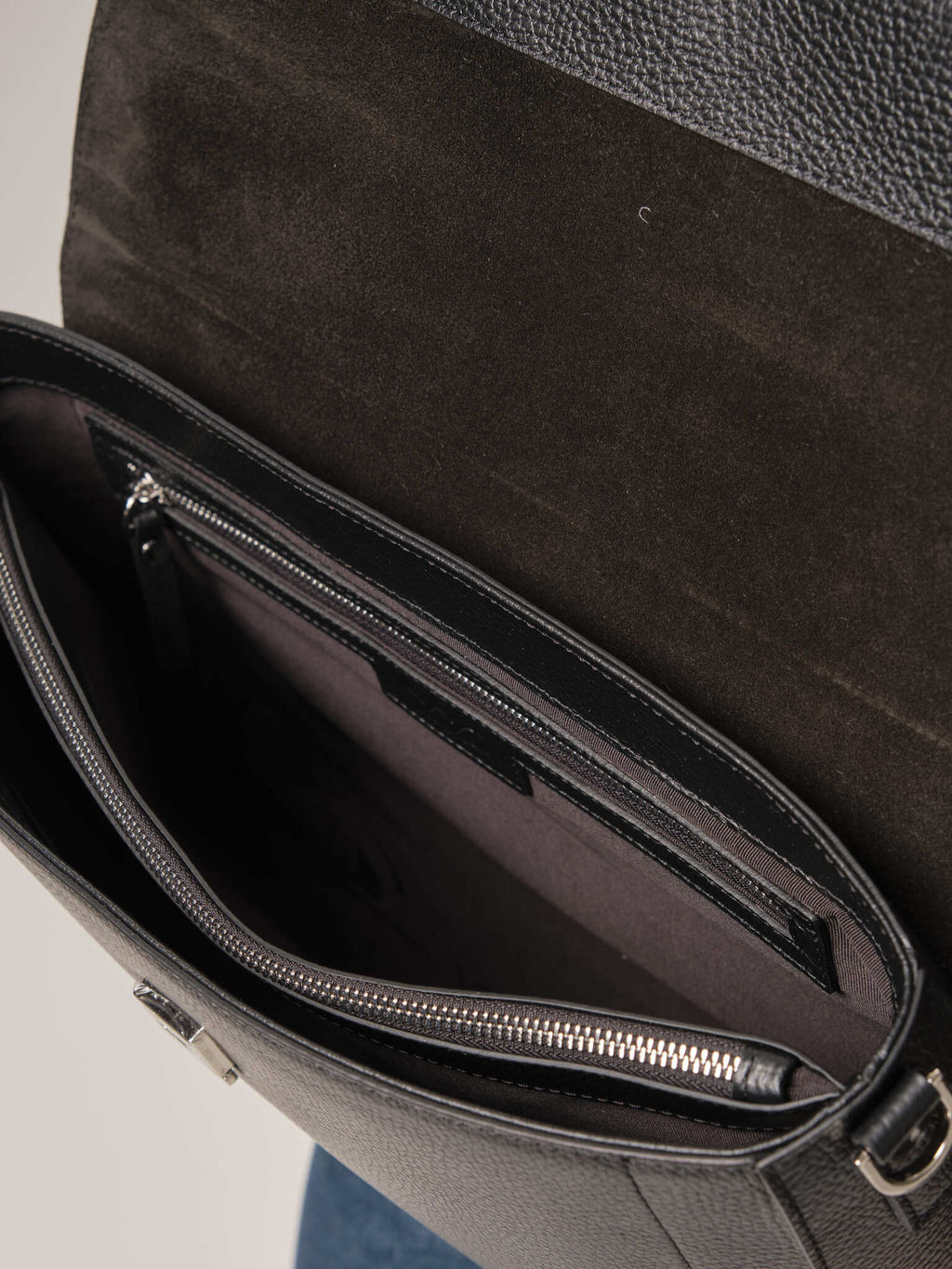 Мужская кожаная сумка Levi DBR 7115 черный фото 4