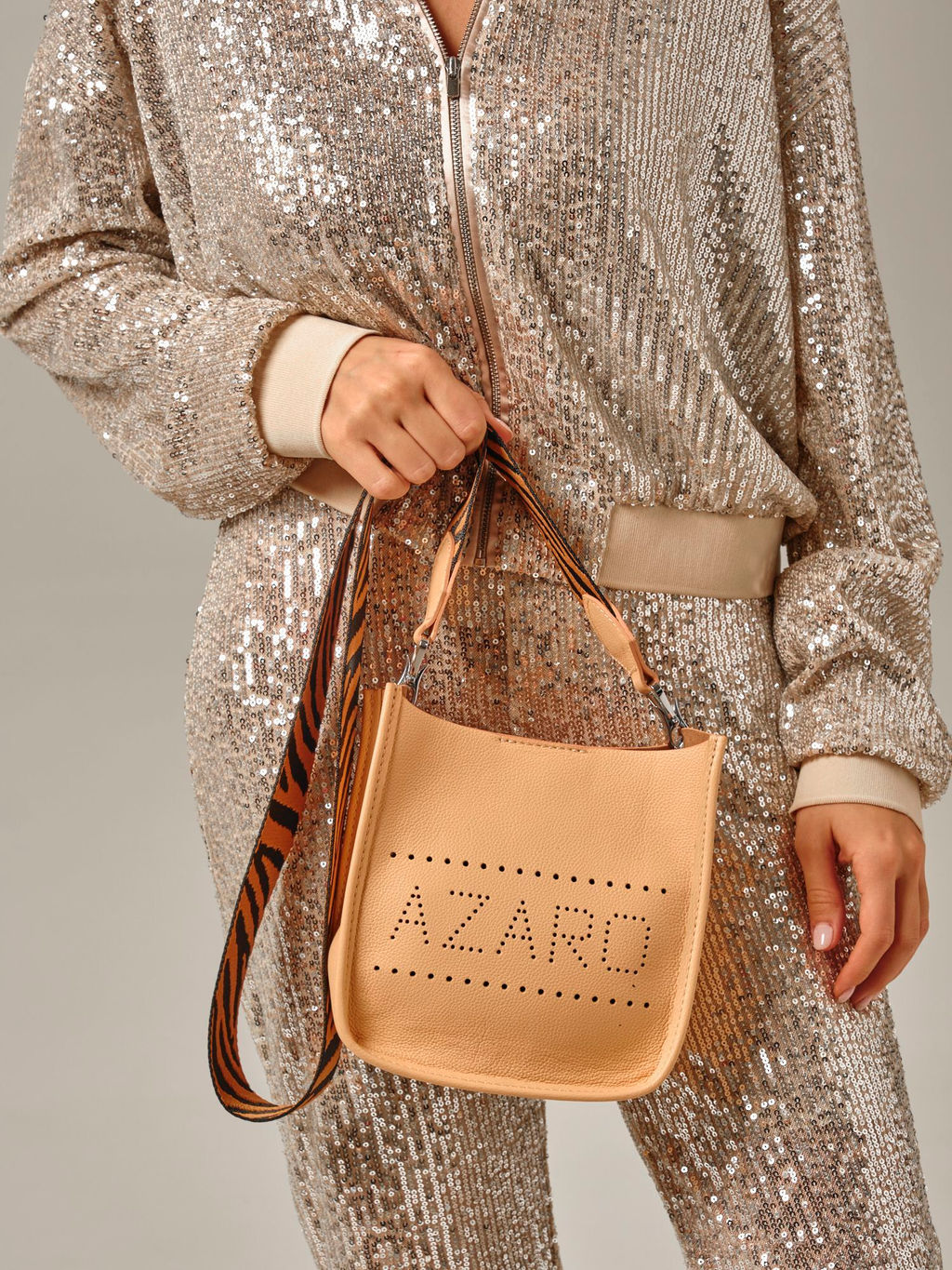 Сумка кожаная на плечо Azaro 30996 персик