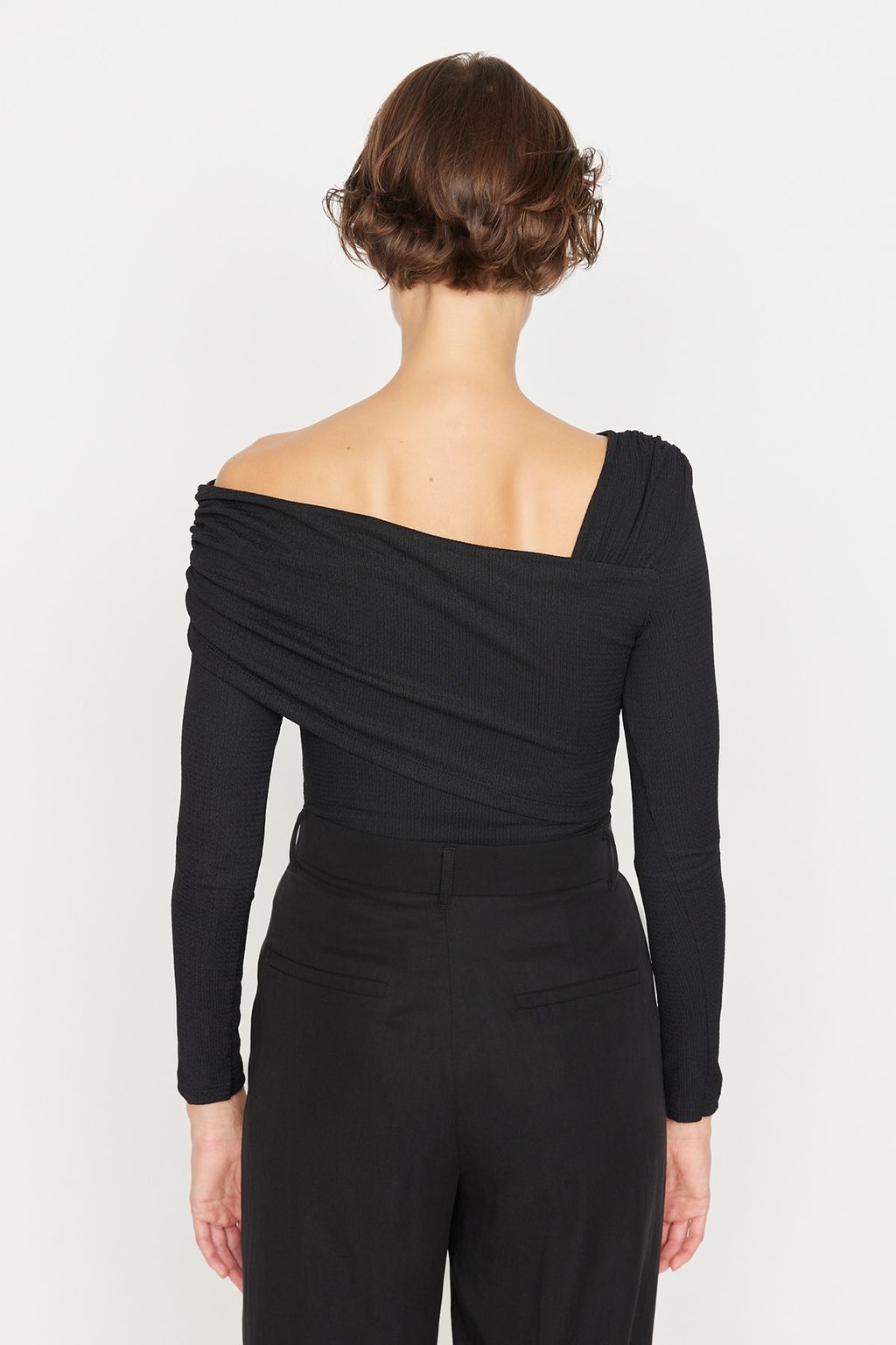 TRENDYOLMILLA Zumrut Yesili Asimetrik Yaka Drapeli Fitted/Vucuda Oturan Burumcuk C?tc?tl? Orme Body TWOAW23BD00043 фото 13