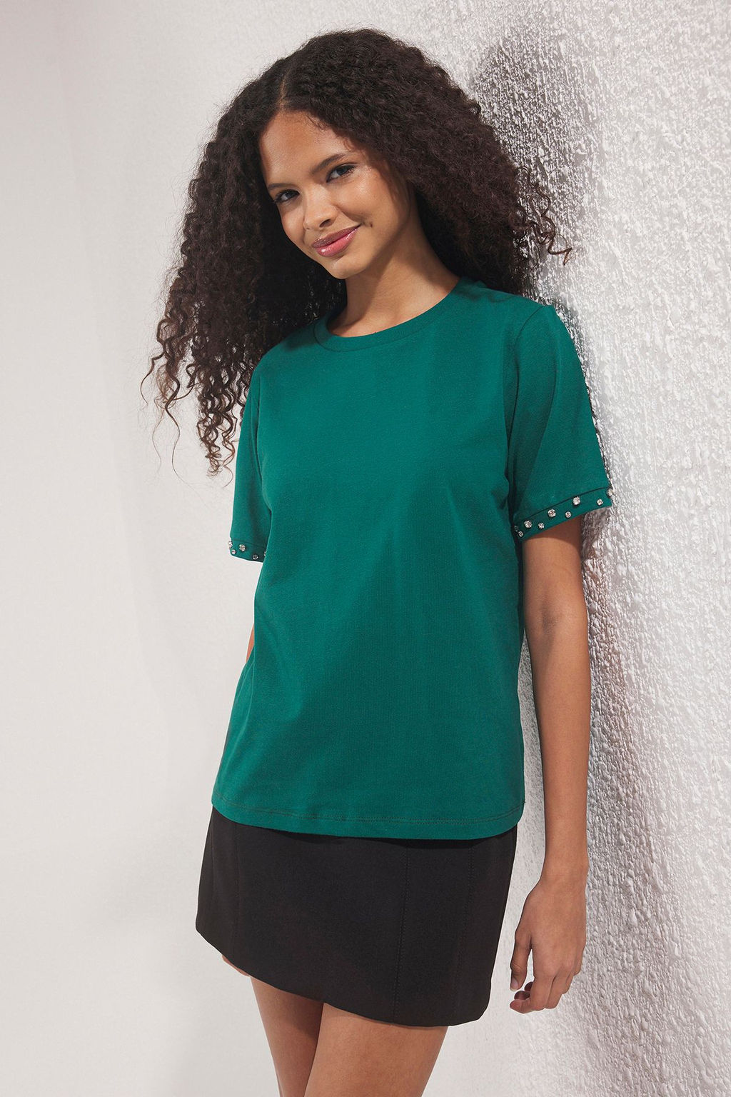 TRENDYOLMILLA Beyaz Tas Aksesuar Detayl? Regular Kal?p Orme T-Shirt TWOSS24TS00070 фото 2