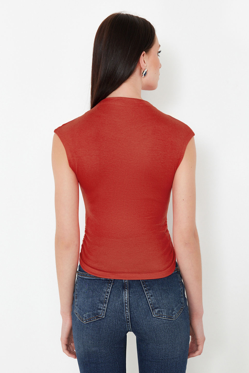 Trendyolmilla Ekru Dik Yaka K?sa Kollu Buzgu/Drape Detayl? Fitted/Vucuda Oturan Asimetrik Orme Bluz TWOSS24BZ00534 фото 60