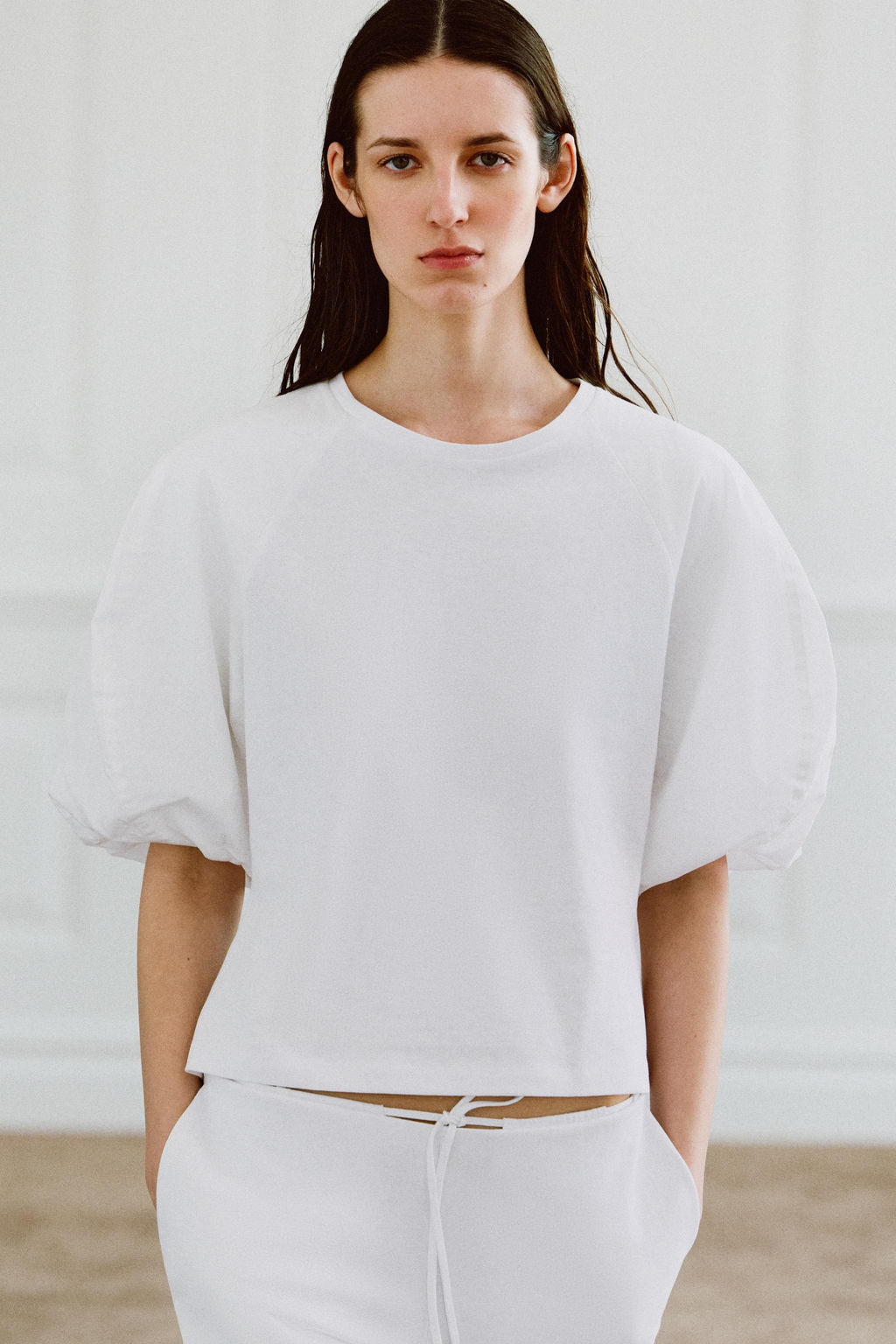 CAMISETA COMBINADA MANGA ABULLONADA / Blanco