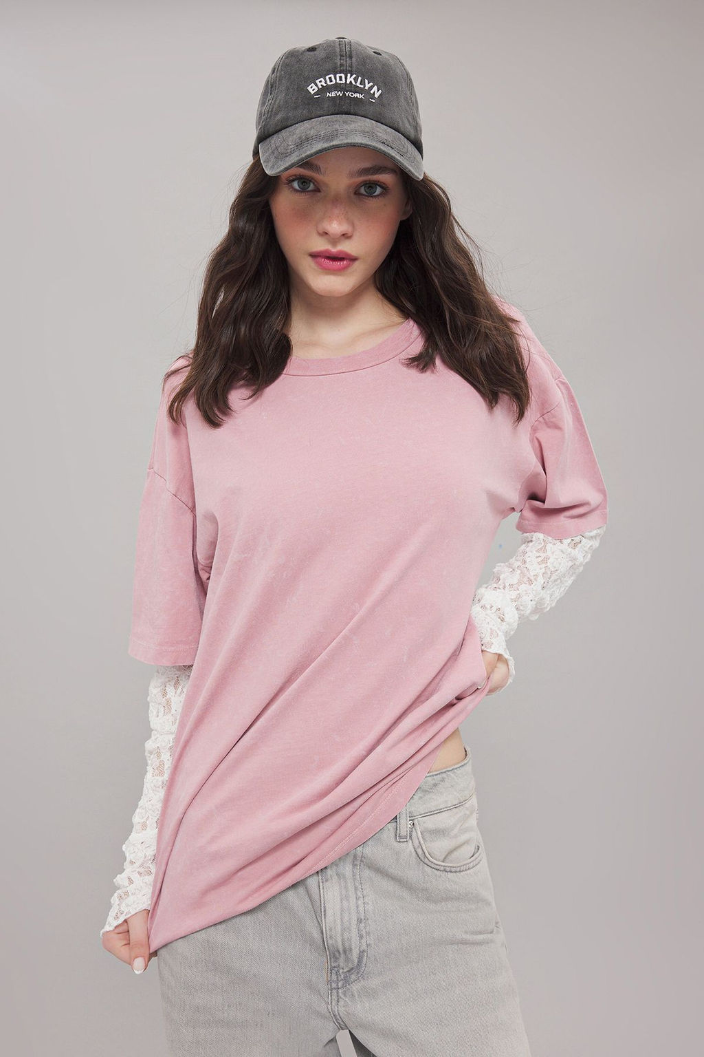 TRENDYOLMILLA Pembe Y?kamal? Dantel Detayl? Oversize/Genis Kal?p Orme T-Shirt TWOAW25TS00022  фото 2