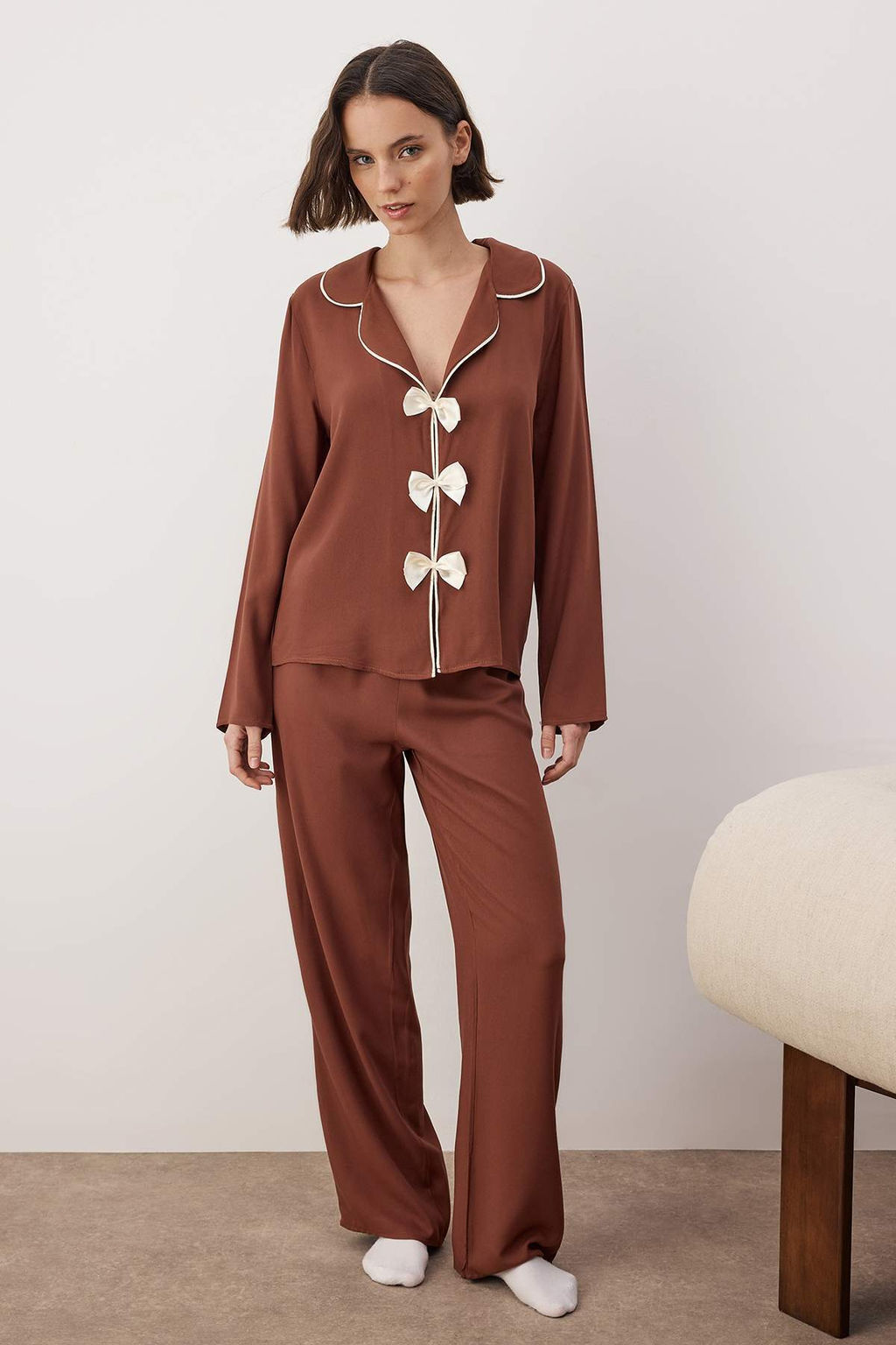 Trendyolmilla Ekru Kurdele/Fiyonk ve Biye Detayl? Viskon Dokuma Pijama Tak?m? THMAW25PT00032  фото 14