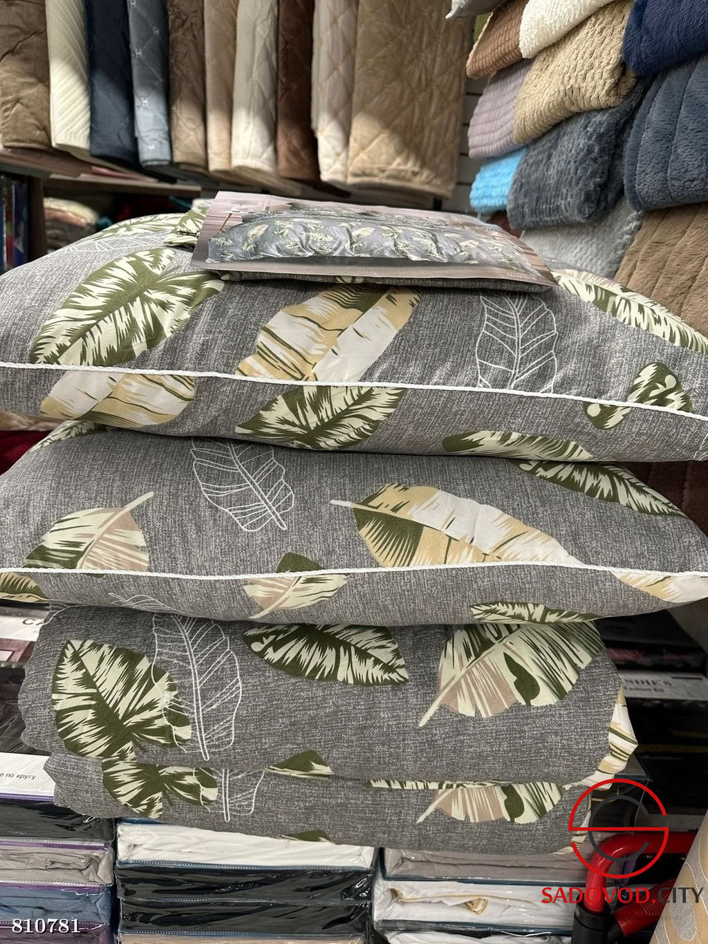 Комплект постельного белья с одеялом и подушками