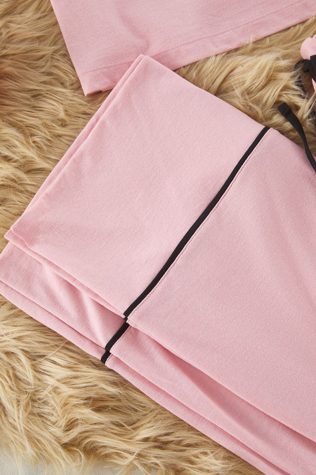 Trendyolmilla Siyah Pamuklu Eglence Bask?l? Biye Detayl? Orme Pijama Tak?m? THMSS21PT0953 фото 2