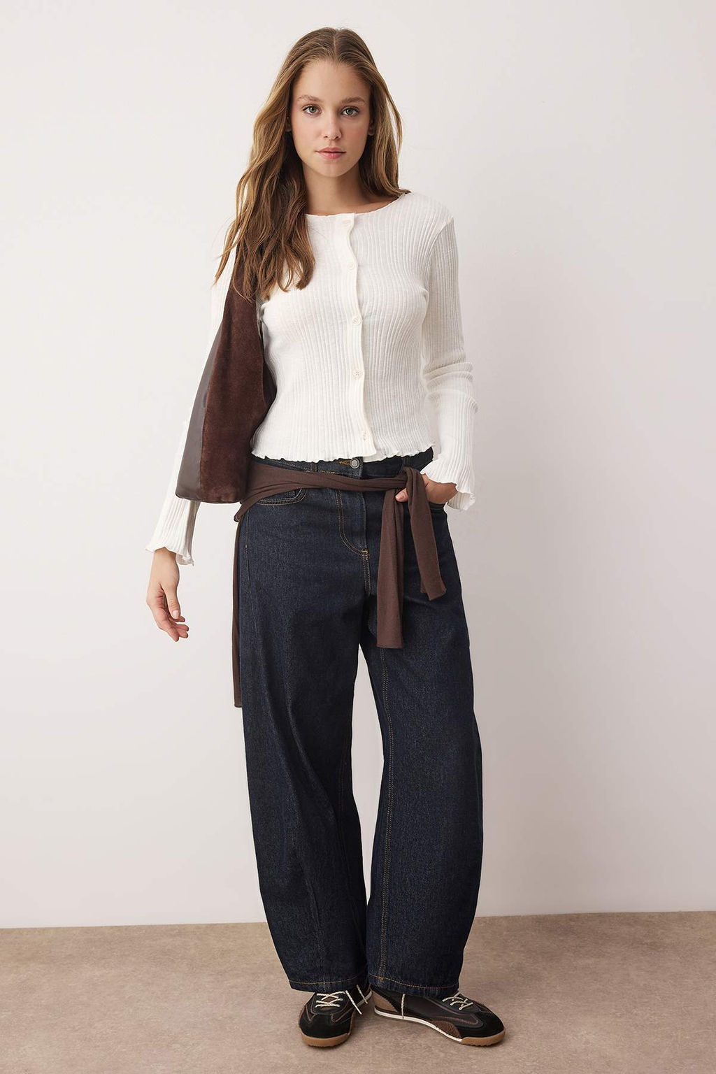 Ekru Jakarl? Fitted/Vucuda Oturan Dugme Detayl? Esnek Orme Bluz TWOAW26BZ00046