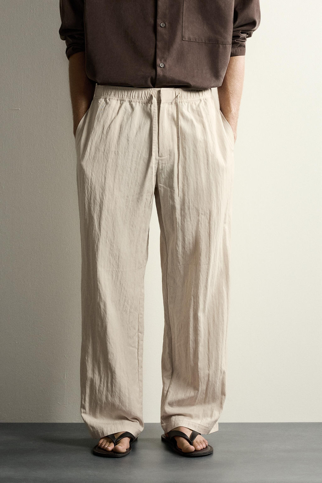 PANTAL?N T?CNICO RELAXED FIT EFECTO ARRUGADO / Beige - Zara фото 2
