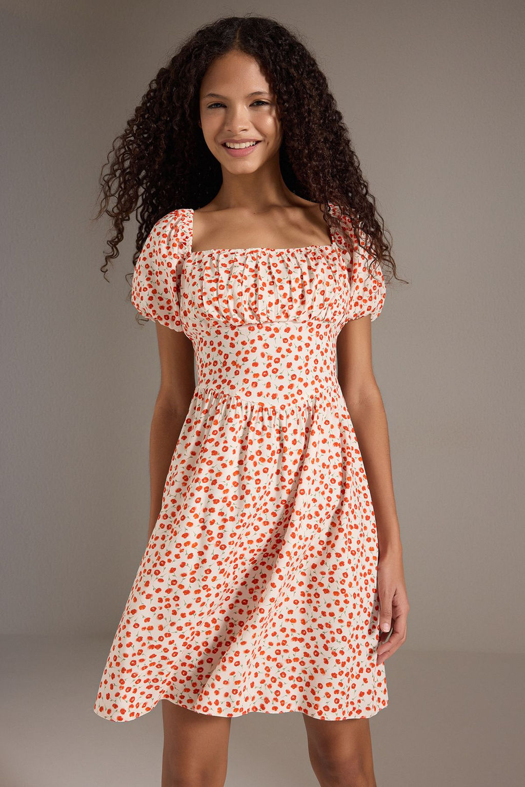 K?rm?z? Cicekli Etegi Belden Ac?lan Gipeli Mini Dokuma Elbise TWOSS25EL00620 - Trendyolmilla фото 2