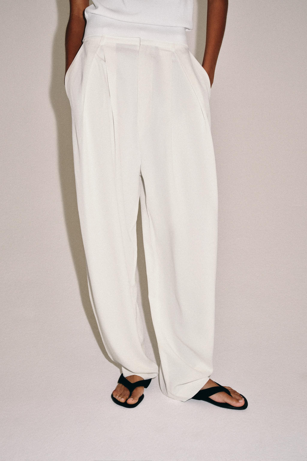 PANTAL?N FLUIDO PINZAS ZW COLLECTION / Blanco roto - Zara фото 3