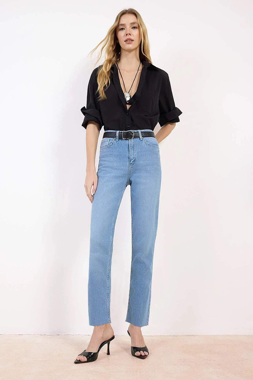 Mavi Yuksek Bel Az Esnek Mom Jeans TWOSS26JE00108 - Trendyolmilla фото 4