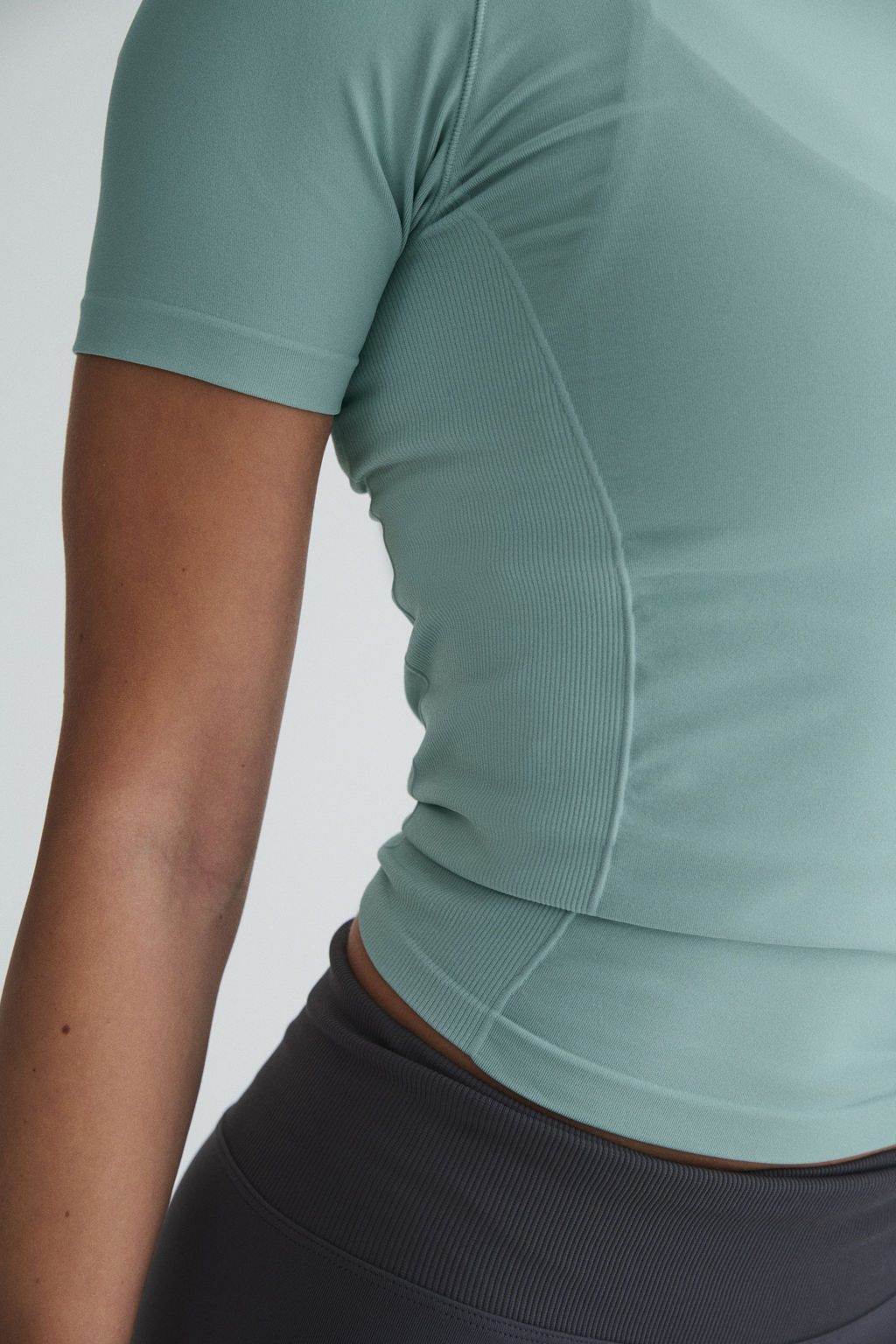 Camiseta de deporte Seamless Slim Fit con DryMove - H&m фото 5