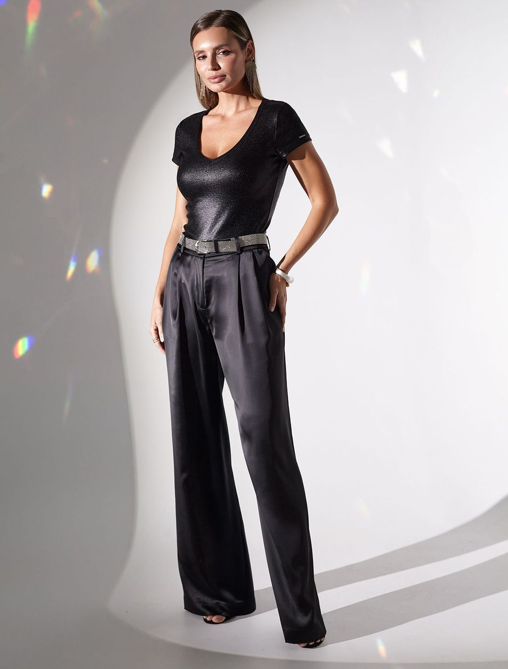 Футболка облегающая из хлопка в рубчик с V вырезом и матовым покрытием металлик - Vilatte фото 4