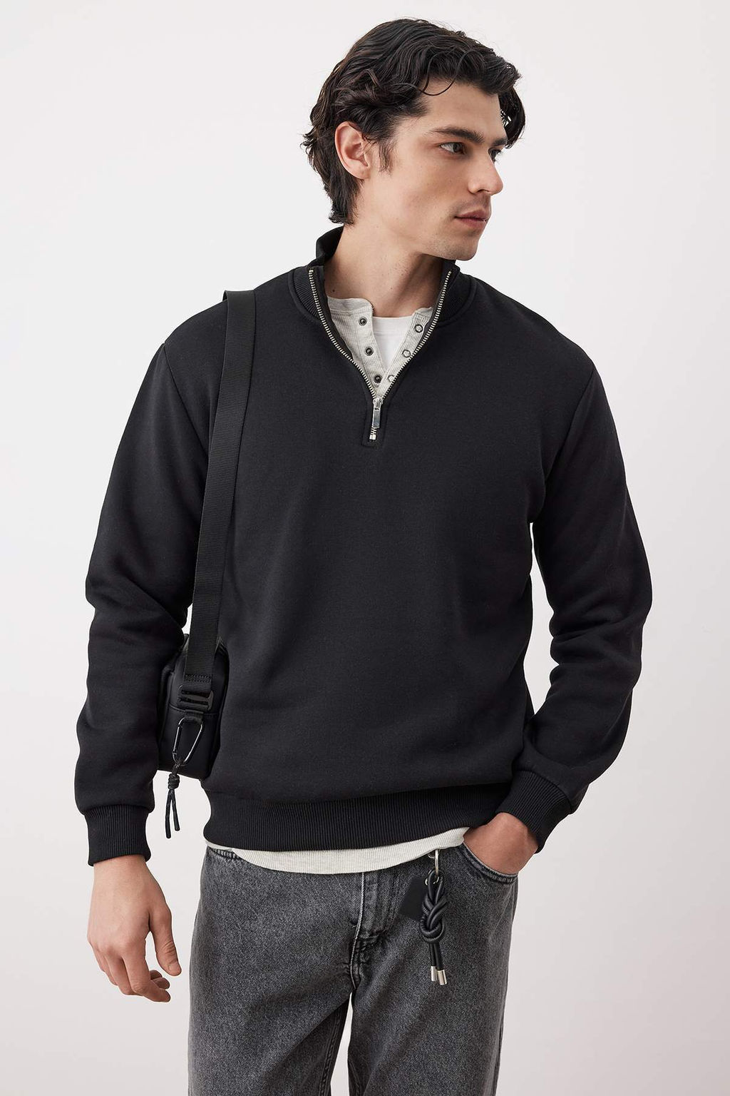 Siyah Regular/Normal Kesim Dik Yaka Kal?n Ici Polarl? Sweatshirt TMNAW26SW00021 - Trendyolmilla фото 2