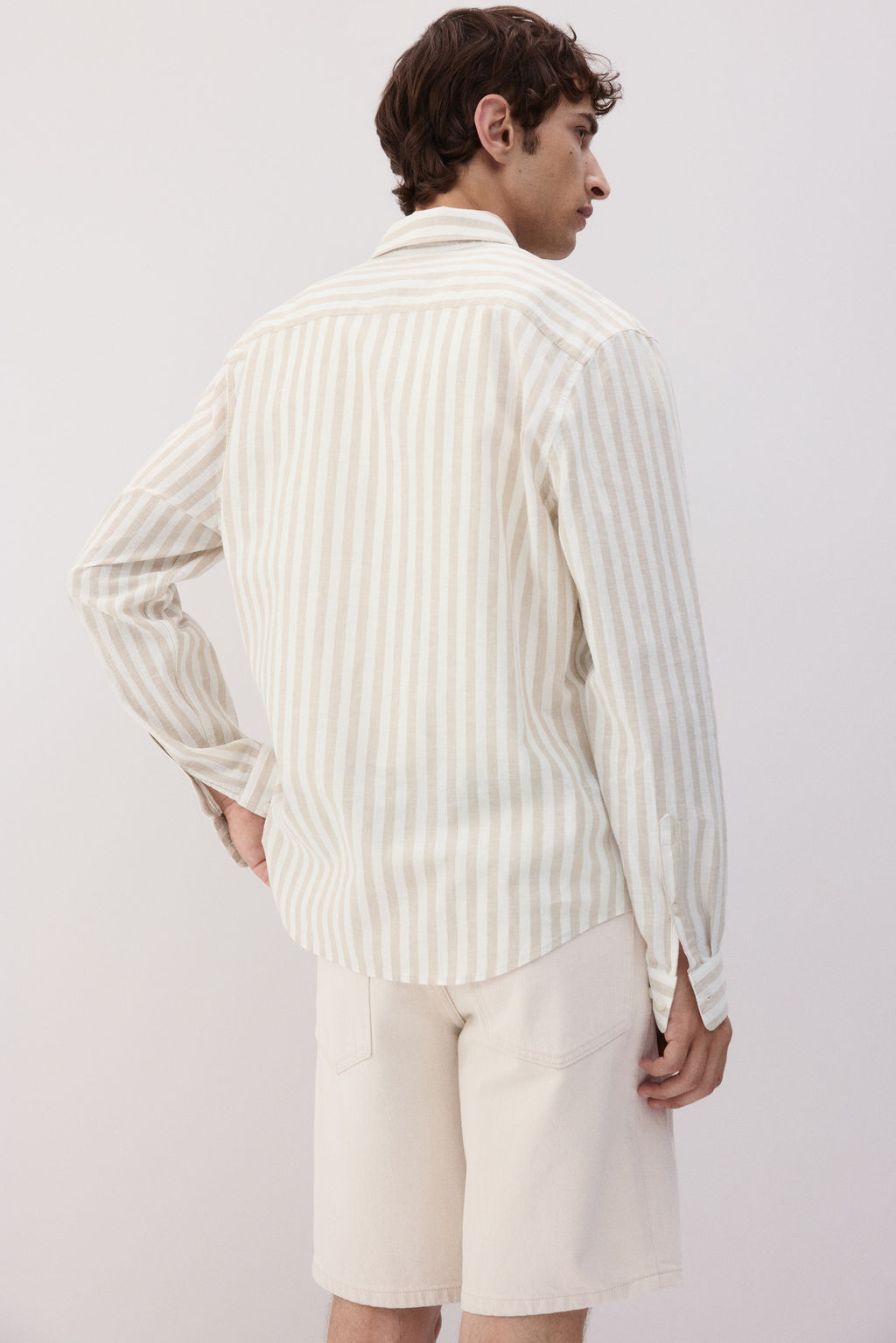 Camisa en mezcla de lino Regular Fit - H&m фото 9