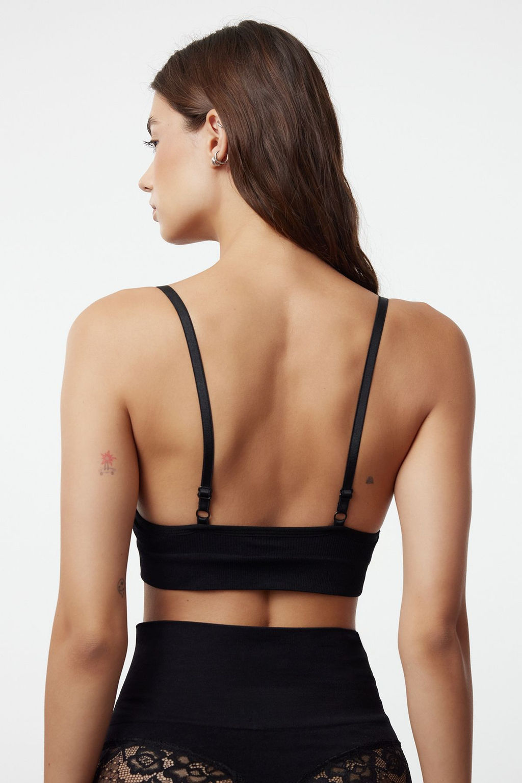 TRENDYOLMILLA Siyah Seamless/Dikissiz Ip Ask?l? Dolgusuz Balensiz Kapl? Bralette Orme Sutyen THMAW22SU0043  фото 37