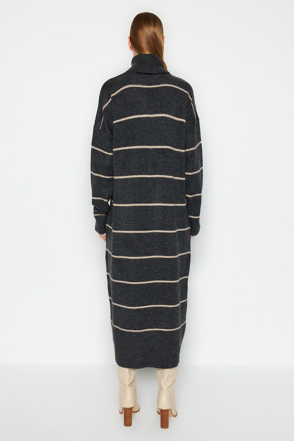 TRENDYOLMILLA Tas Maxi Triko Genis Kal?p Yumusak Dokulu Elbise TWOAW24EL00056  фото 19