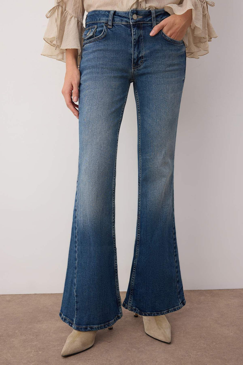 Mavi Dikis Detayl? Dusuk Bel Flare Jeans TWOAW26JE00043 - Trendyolmilla фото 3