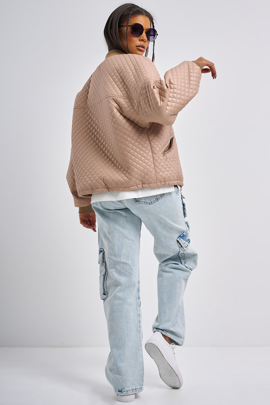 Бомбер укороченный из курточной стеганной ткани бежевый - Fly фото 4