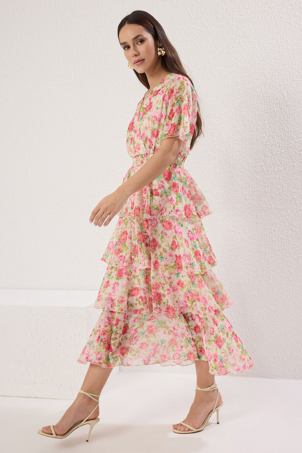 TRENDYOLMILLA Pembe Cicekli Etegi Belden Ac?lan Midi Dokuma Elbise TWOSS25EL00451