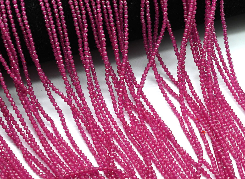 Бусины из рубина шарик гр.2мм, 38см, 190 бусин Радуга камня