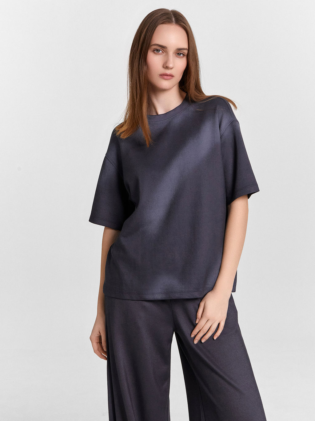 Комплект женский графитовый: брюки и футболка графит 192532